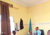 Kalemie : Wilondja Elotcho concilie le Bourgmestre de la Lukuga et l’établissement ALEMBE sur la vente de la plaque d’immatriculation