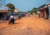 Inongo : Lebon Nkoso réhabilite l’avenue du marché au pont «Chiza» à la grande satisfaction de la population